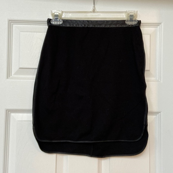Club Monaco mini skirt - Picture 1 of 4